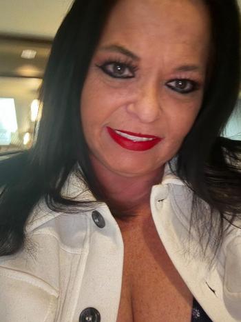 Jess, 55  female escort, Evansville