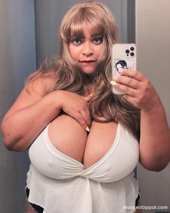 Yesmin, 32  female escort, Evansville