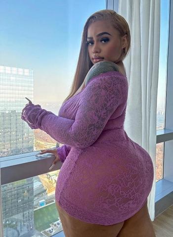 Marie , 27  female escort, Evansville