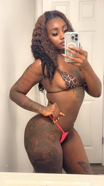 Kash, 26  female escort, Evansville